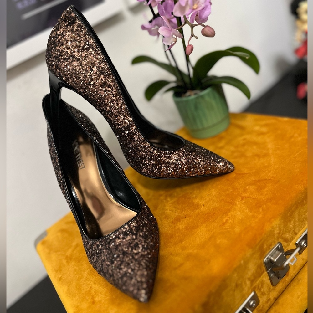 Nine West 4” heels. Brown glitter. In Brand New condition.